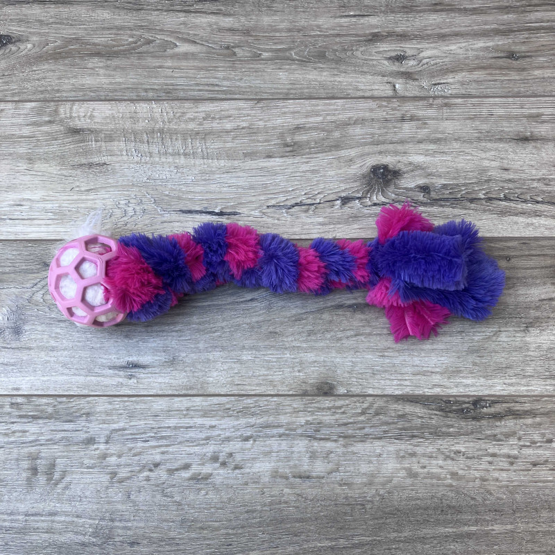 Tug Shaggy Tressé avec Balle JW Hol-ee Roller – Jouet de Traction pour Chien